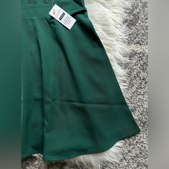 Liquorish emerald lace detail mini dress - Picture 8 of 10